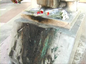 Юрга, ЮГС: Вандалы подожгли венки