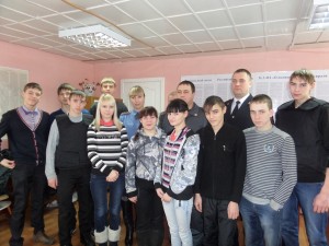 В рамках патриотической акции «Неделя мужества», приуроченной ко Дню защитника Отечества, сотрудники отдельной роты патрульно-постовой службы полиции (ОР ППСП) Межмуниципального отдела МВД России «Юргинский» пригласили к себе в гости воспитанников детского дома «Радуга» и актив детской службы безопасности городской гимназии.
