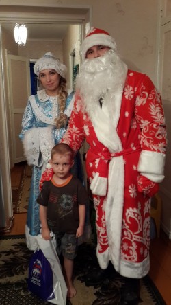 ЮГС: 10 лучших студенческих семей поздравил Дед Мороз от партии «Единая Россия»