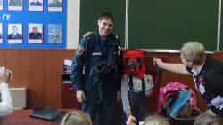 Сотрудники юргинского гарнизона пожарной охраны приглашают юных гостей на день открытых дверей
