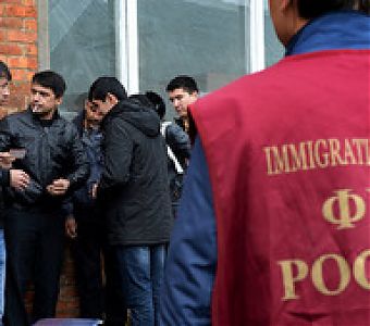 Иностранцев выдворяют на родину за нарушение режима пребывания в РФ