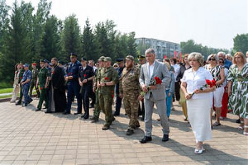 Священная Память: возложение цветов в День памяти и скорби