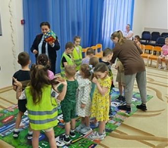 Дорожная безопасность: малыши на дороге