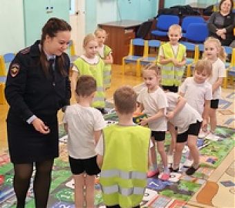 Малышам о безопасном поведении на дороге